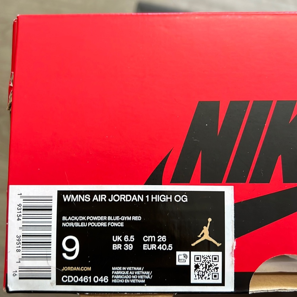 Wmns Air Jordan 1 High OG 'UNC To Chicago' like New/used once